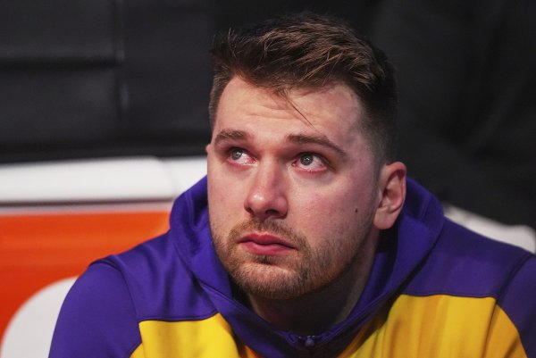 Doncic may sign a three-year short contract of 165 million with the Lakers to make up for the 345 million loss of the Mavericks  trade