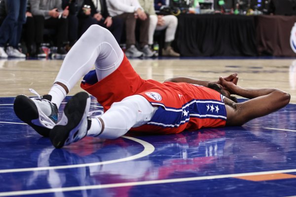 Tielin: Embiid doesn t like to practice strength. The inability to control his weight after being injured makes the body burden heavier