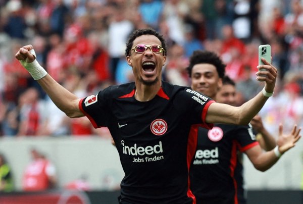 Desky Sky: Manchester United joins Ekitic battle, Frankfurt asking for 100 million euros
