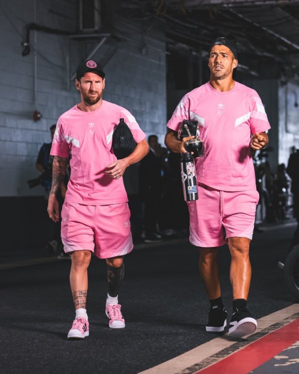 Can you get a good start to the Club World Cup? Messi and Suarez arrive at the stadium