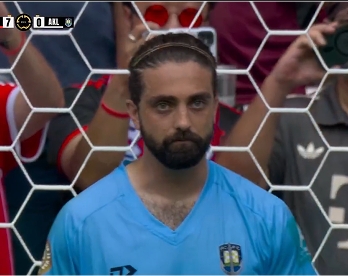 Take leave to play in the Club World Cup! Musiara s free throw is in the face of the Oakland goalkeeper, 8 goals were thrown in 7 saves in this game