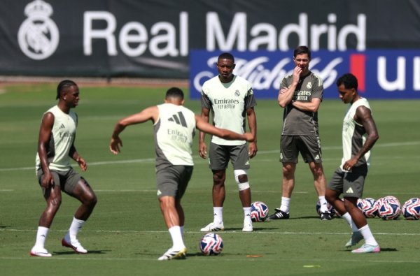 Sell: Alonso made it clear to the players that those who don’t run or work hard will not get the chance!