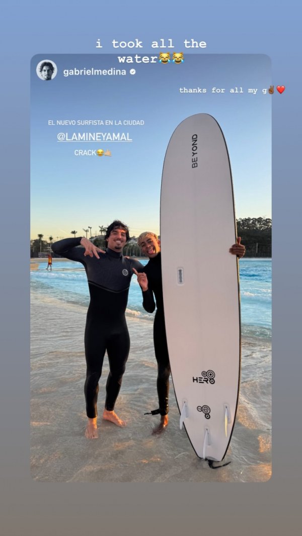 🏄Yamar posted a photo on social media, surfing with Brazilian surfing star Gabriel Medina