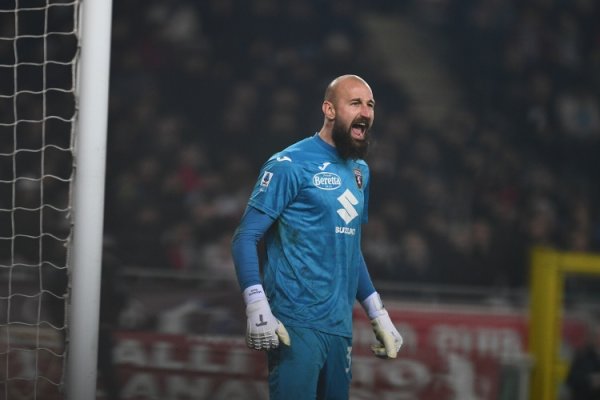 Reporter: Naples is only one step away from signing Turin goalkeeper Vania