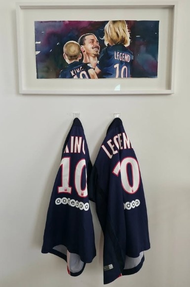 Typical Ibrahimovic domineering style! 43-year-old Ibrahimovic showed off his Paris jersey: When I came, when I was the king, when I went, when I was the legend