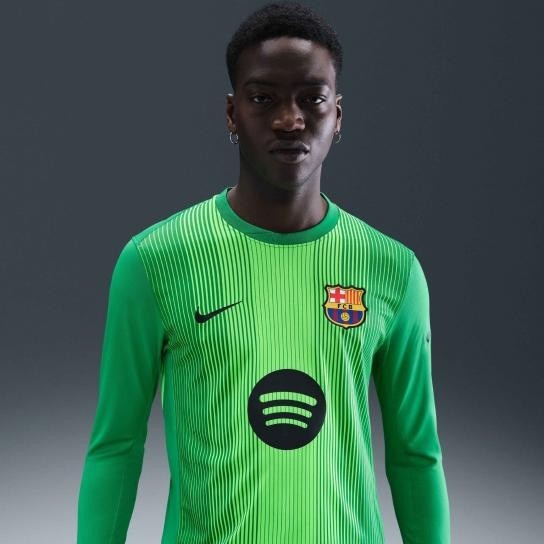 World Sports: Barcelona s goalkeeper s jersey is revealed and will be sold next week