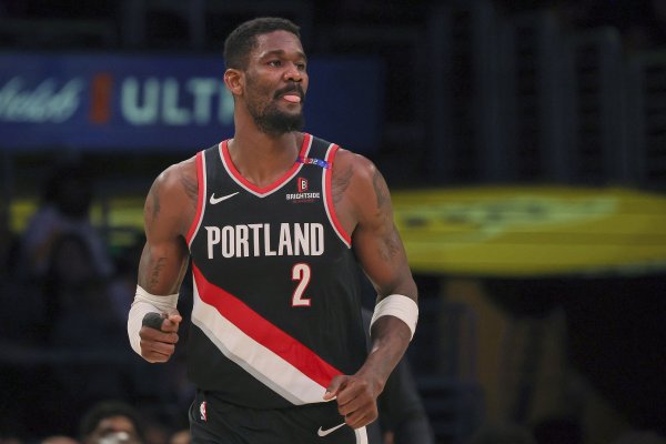 Shams: From today to the next few days, the Lakers will pursue the center