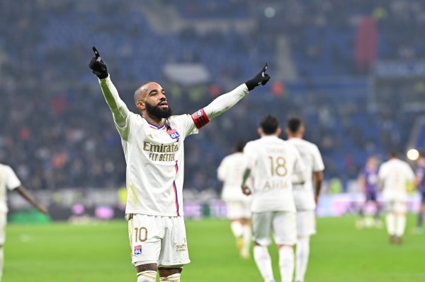 Romano: Saudi Niom and Lacazette reach a transfer agreement, both parties have signed all documents