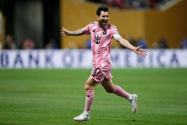 New England Revolution coach: Messi is playing the best football in his career, he is simply a beast