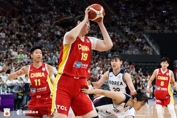 Jingyu: Zhang Ziyu is a game modeling bug, and directly travels to reality. She is a god in the women s basketball team.