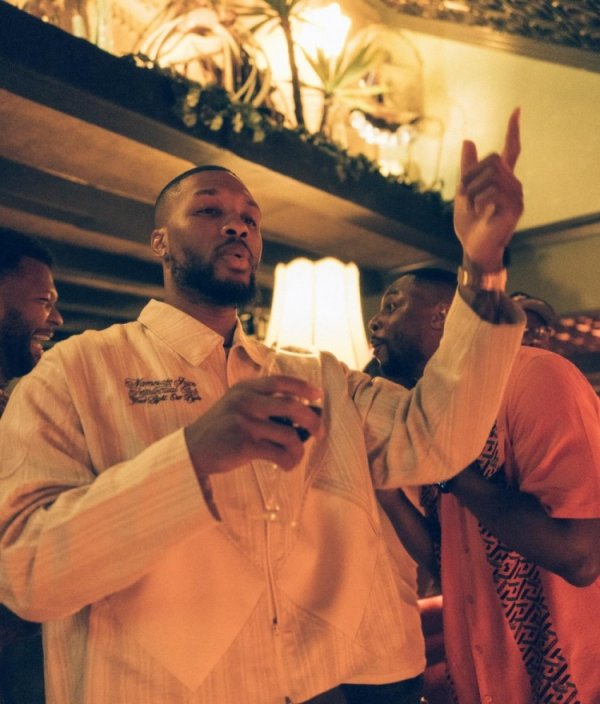 Relatives and friends gather at Lillard s 35th birthday party! Lillard: Give me a cup at the age of 35!