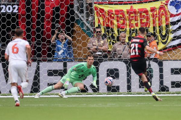 A huge change! IFAB considers modifying the penalty kick rules: the penalty kick is saved as a dead ball, and the offensive party cannot make up the shot!