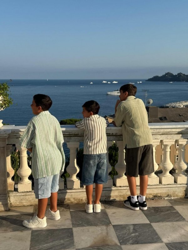 🤍Antonella social media photos: Enjoy holidays & raising children