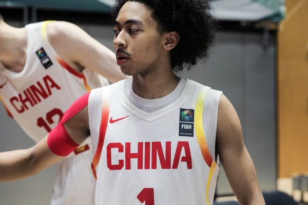 Become the first Chinese player to sign the Curry brand! Zhu Zheng: Of course I can t ask for it. Curry is my idol