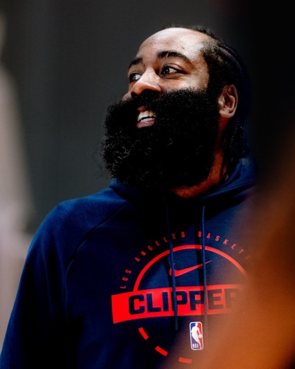 Smile & The new season is approaching another day! Clippers official training photos: Harden & Daluo is listed