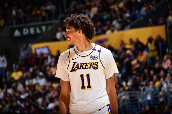 The Lakers  inside double towers! Hayes: Ayton can always bring energy, and we need to continue to deepen our cooperation