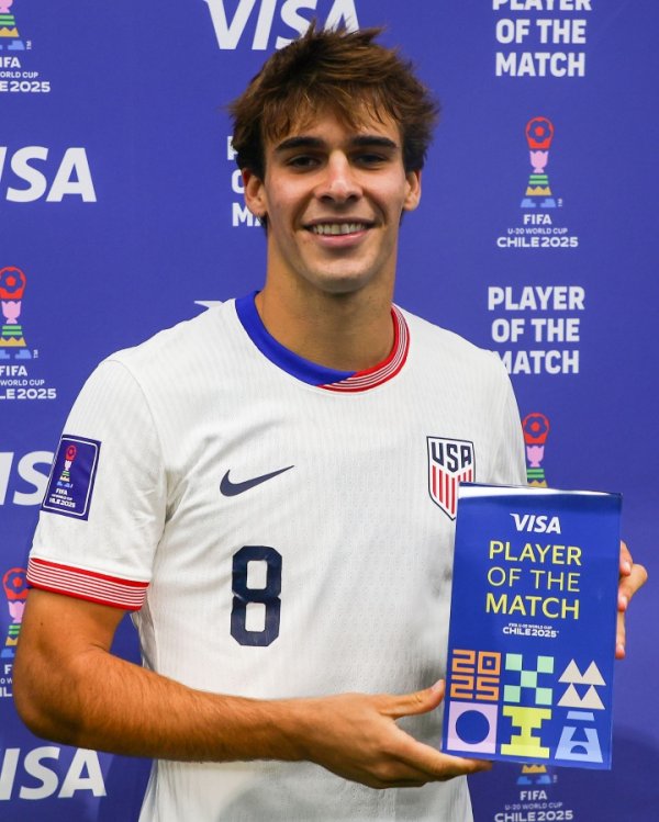 Shine at the World Youth Championship! The 20-year-old Kremarski eliminated Italy with two goals, scoring 5 goals and 2 assists in 4 games and won two best awards.