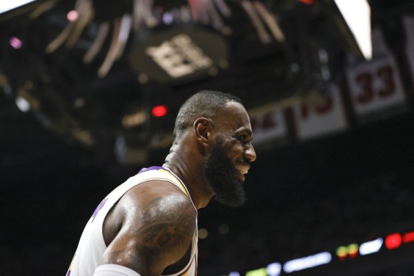 Yang Yi: If James wants a contract next year, he can only lose face. 