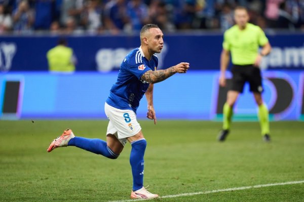 Accused of being the driving force behind the dismissal of the coach, 40-year-old Cazorla countered on social media: People who spread rumors and believe them are so pathetic