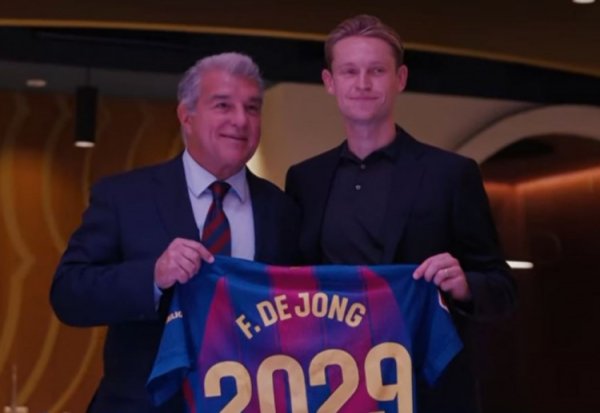 De Jong: I will not disclose the specific salary amount. It is completely fabricated by the media to say that I am the highest paid person in the team.