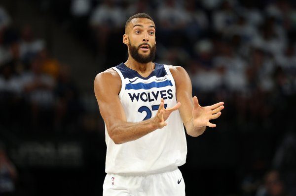 Stable performance! Gobert scored 16 points on 7-of-12 shooting, 8 rebounds and 2 blocks, with a plus-minus of +6