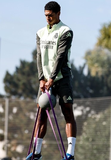 TA: Bellin conducts special squat training to enhance explosive power. Pintus’ role in training is downplayed.