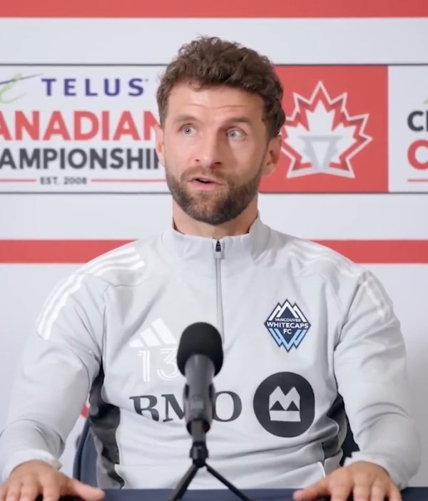 Muller talks about growing a beard: One day I went to the barber shop and found that it looked good, so I wanted to keep it first.