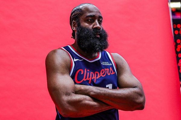 Work hard to support! Harden made 5 of 9 shots in the half and scored a team-high 13 points and 6 assists with a plus-minus of -24.