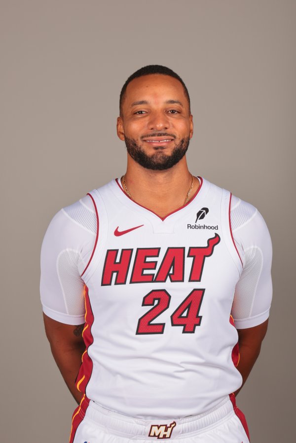 It’s still the same Bobby! In his debut, Powell made 9% of 19 26 three-pointers and scored 28 points, 9 rebounds and 4 assists on 4 of 8 three-pointers.