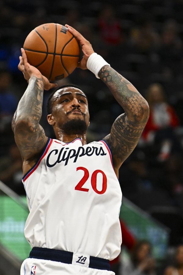 Clippers debut! Collins played 28 minutes off the bench, scoring 14 points on 6-of-12 shooting, 7 rebounds, 1 assist, 1 steal and 1 shot.