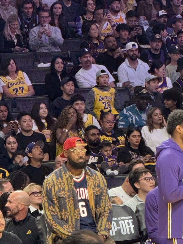 Father s pride! James attended the game wearing Bryce University s No. 6 jersey