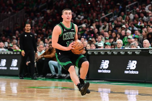 Stable output is difficult to save! Pritchard scored 21 points, 10 rebounds and 4 assists on 8-of-16 shooting and 3 offensive rebounds.