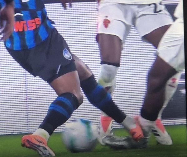 Mi Ti: Lukman s foul on Fofana could have been red, at least he should have received a yellow card, and the referee missed the call