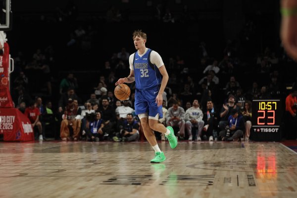 Zhang Jiawei: To some extent, Amen Flagg s status is close to that of the forward, but his body and skills were dragged to the No. 1 position