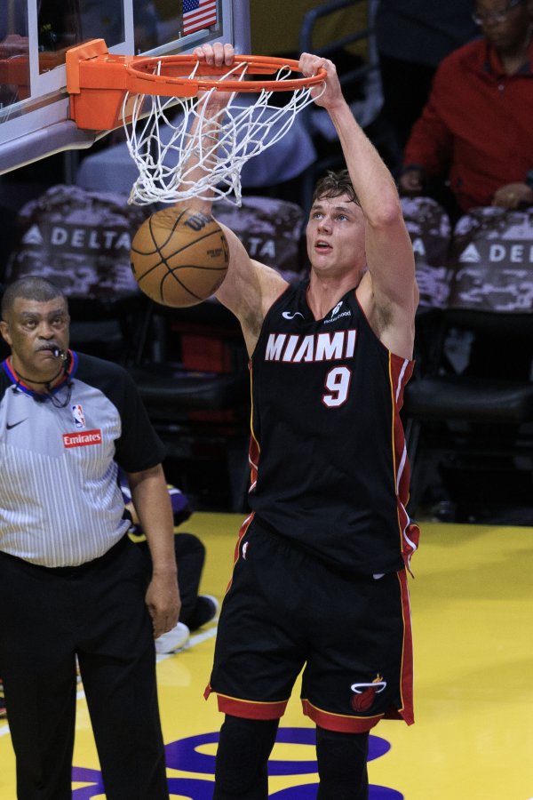 Spoelstra: Larson s starting lineup is more dynamic. Sometimes the starting lineup needs to be adjusted to maximize the team s comprehensiveness.