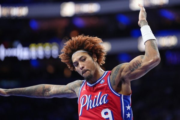 Fill in the data columns! Oubre scored 9 points, 1 rebound, 1 assist, 2 steals and 1 shot in the first half on 3-of-3 shooting.