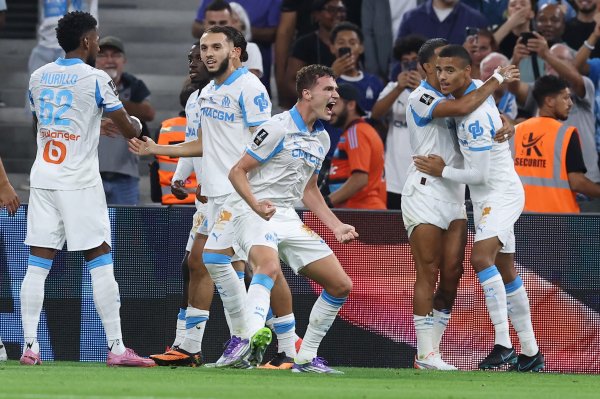 De Zerbi on Pavard s poor performance: He needs to stay calm, the responsibility lies with me