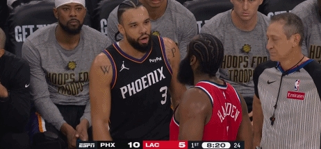 Take care of it now! Dillon and Harden are still chattering, and the referee is watching the show!
