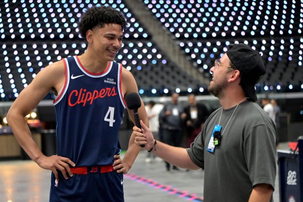 Worth the wait! Kobe Sanders made his first start, shooting 5% of 11, 26 three-pointers, and 3 of 7, scoring 17 points.