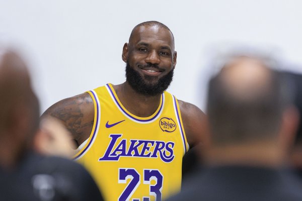 Delightful for the eyes! Lao Zhan delivered 12 assists in his first show of the season, passing and shooting casually until the age of 45?