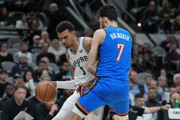 The latest DPOY probability from US media: Bunyama ranks first with 35%, Chet is second with 34%, and Amen is fifth with 8%.